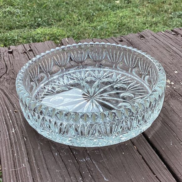 Vintage Heavy Pressed Glass Starburst Bowl 6.5"‎ Scalloped Rim, 1lb 12oz - Picture 3 of 4